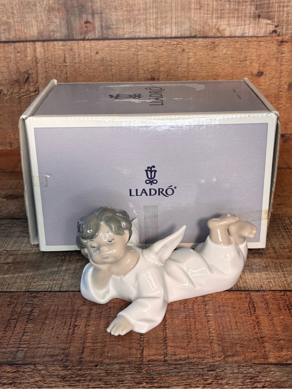 Retired LLADRO Angel Laying Down Cherub Glossy #4541 w/ Box + Paperwork
